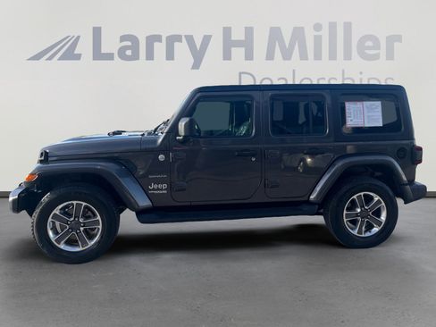 Used 2018 Jeep Wrangler Unlimited Sahara image 2