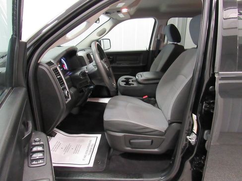 Used 2021 RAM 1500 Express AWD/4WD image 32