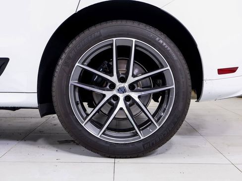 Certified 2024 Porsche Macan image 30