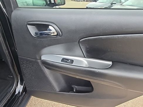 Used 2019 Dodge Journey SE w/ Premium Group image 22