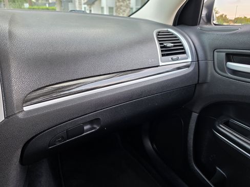 Used 2017 Chrysler 300 Limited RWD image 25