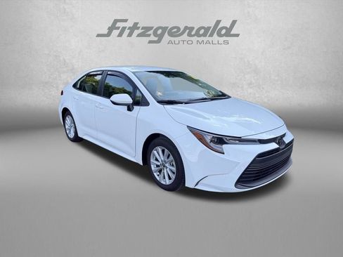 Used 2026 Toyota Corolla LE w/ LE Premium Package FWD image 1