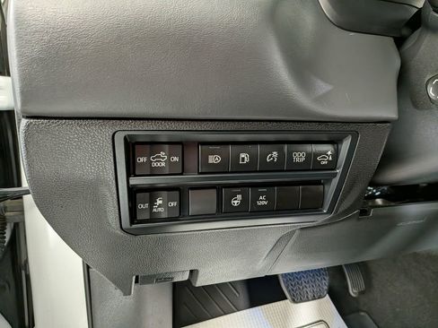 Used 2024 Toyota Tundra Platinum AWD/4WD image 19