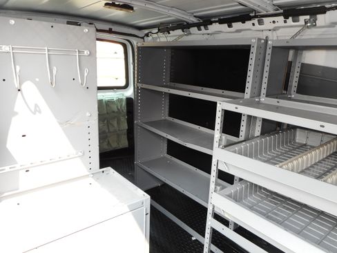 Used 2016 Chevrolet Express 2500 RWD image 22