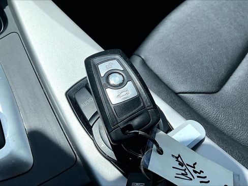 Used 2013 BMW 320i Sedan RWD image 15