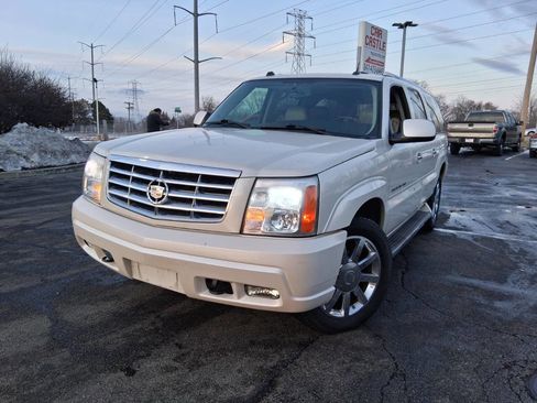 Used 2005 Cadillac Escalade ESV Platinum image 1