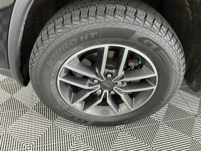 Used 2019 Jeep Grand Cherokee Limited AWD/4WD image 16