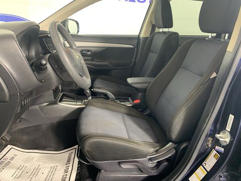 Used 2018 Mitsubishi Outlander ES image 16