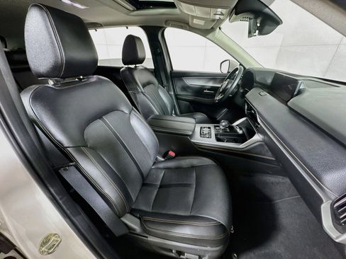 Used 2024 MAZDA CX-90 3.3 Turbo w/ Preferred Plus AWD/4WD image 28