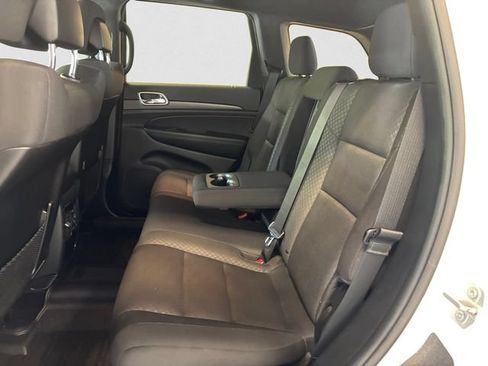 Used 2018 Jeep Grand Cherokee Laredo AWD/4WD image 14