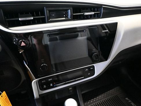 Used 2017 Toyota Corolla LE FWD image 12