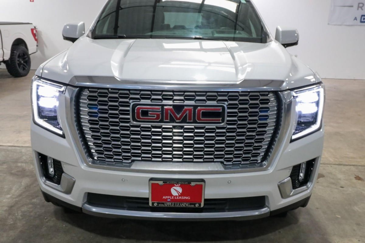 Used 2024 GMC Yukon XL Denali w/ Advanced Technology Package AWD/4WD image 4