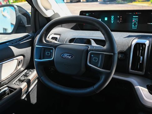 Used 2025 Ford Expedition Active AWD/4WD image 34