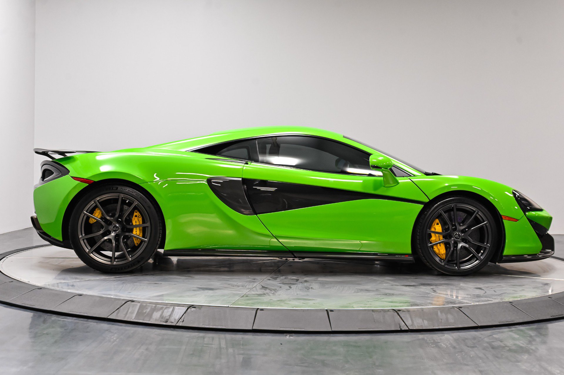 Used 2016 McLaren 570S Coupe RWD image 12