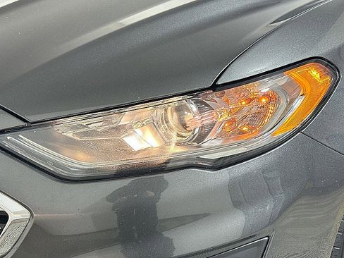 Used 2019 Ford Fusion SE image 31