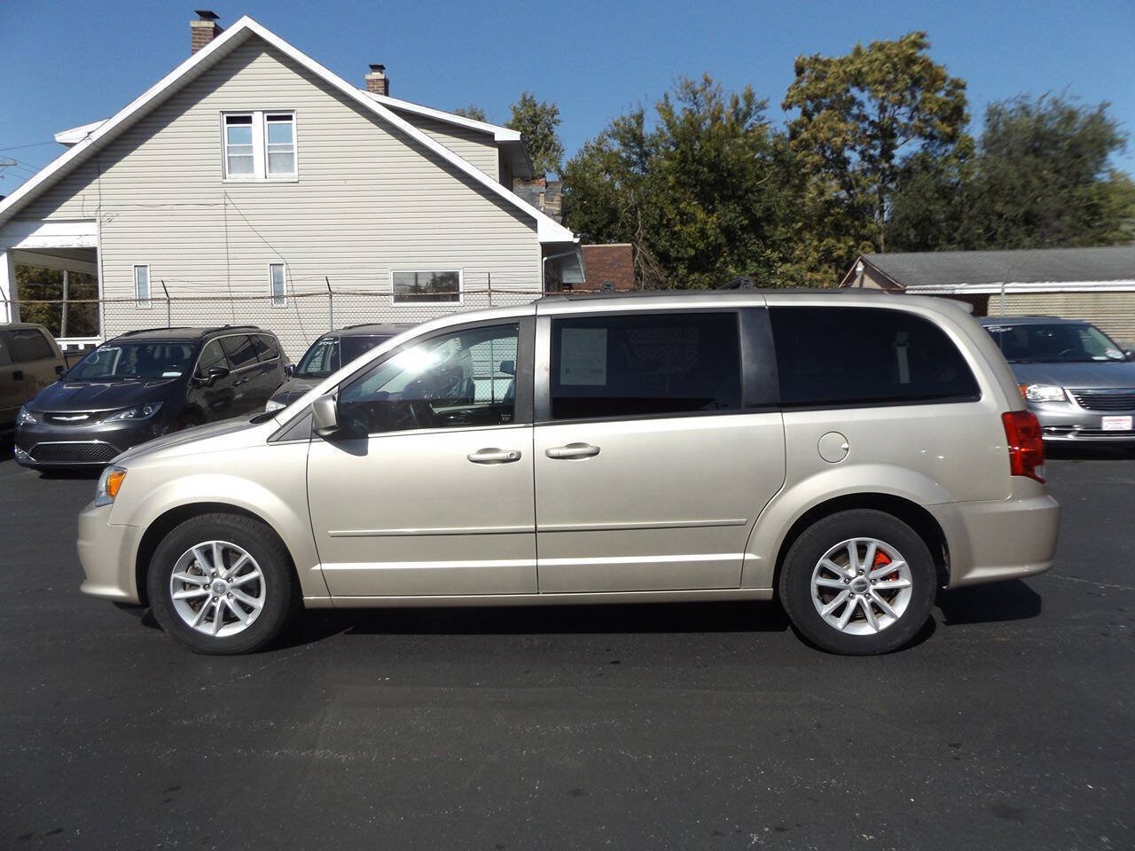 Used 2015 Dodge Grand Caravan SXT FWD image 11