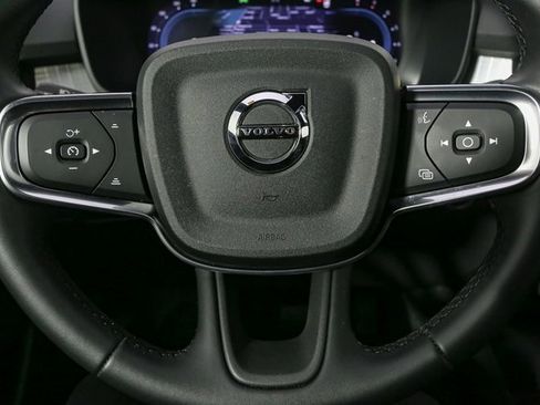 Used 2025 Volvo XC40 B5 Core image 31