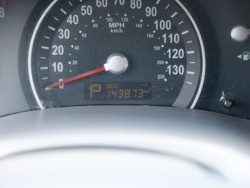 Used 2012 Kia Sedona LX image 40