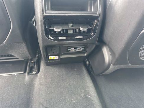 Used 2023 Jeep Grand Cherokee Altitude AWD/4WD image 10