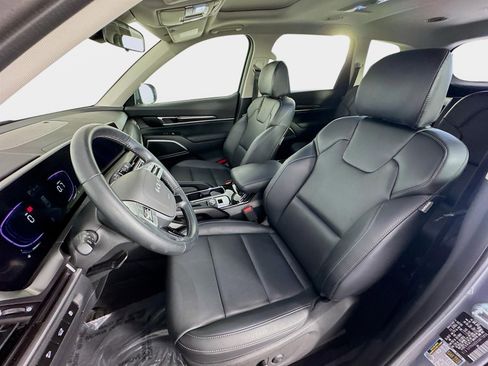 Certified 2025 Kia Telluride S image 11