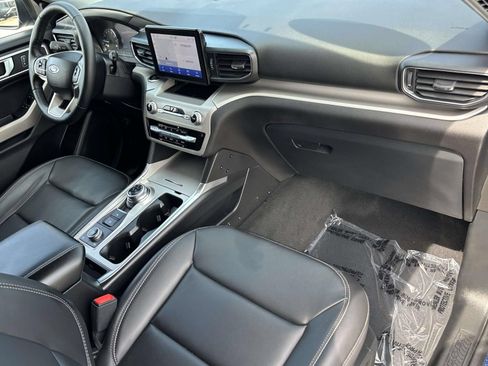 Used 2022 Ford Explorer XLT w/ Equipment Group 202A AWD/4WD image 11