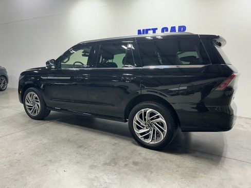 Used 2025 Lincoln Navigator Reserve AWD/4WD image 11