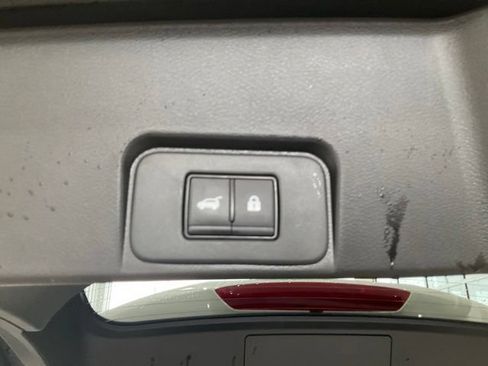 Used 2025 Nissan Rogue SV AWD/4WD image 18