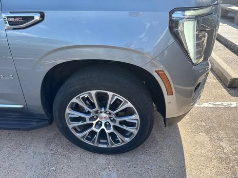 Used 2025 GMC Yukon Denali AWD/4WD image 4