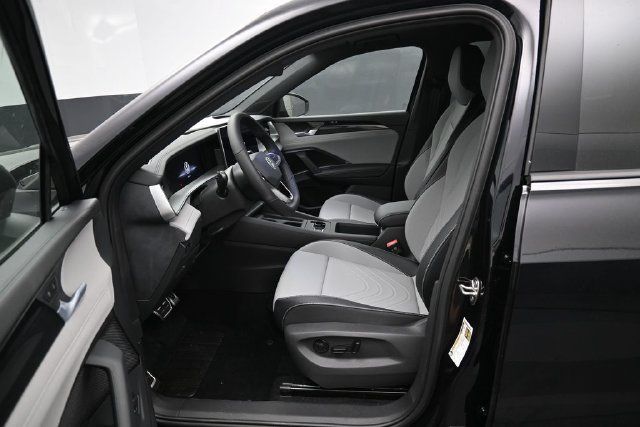 New 2026 Volkswagen Tiguan SE R-Line AWD/4WD image 9