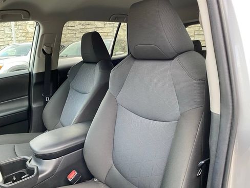 Used 2025 Toyota RAV4 XLE AWD/4WD image 14