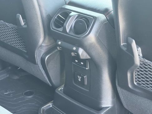 Used 2024 Jeep Wrangler Unlimited Rubicon w/ Technology Group AWD/4WD image 25