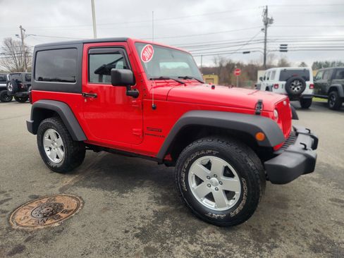 Used 2016 Jeep Wrangler Sport w/ Connectivity Group AWD/4WD image 21