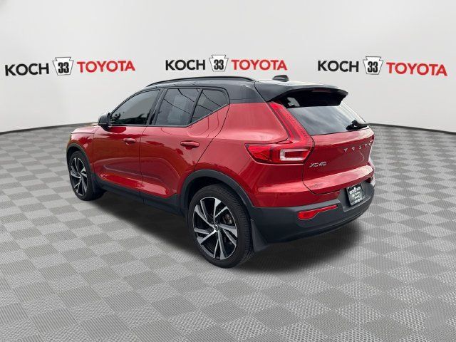 Used 2022 Volvo XC40 T5 R-Design w/ Climate Package AWD/4WD image 6