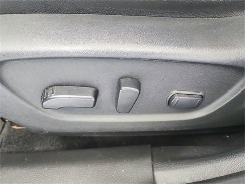 Used 2017 Nissan Rogue SL image 20