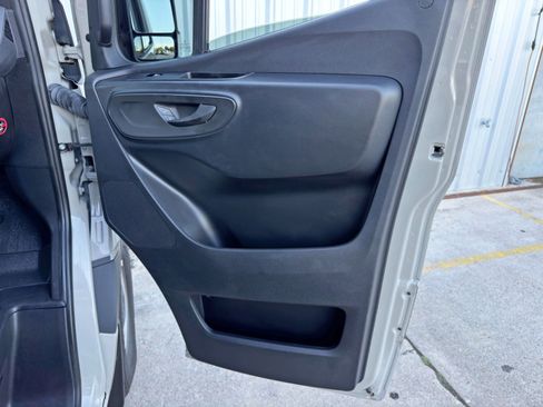 Used 2023 Mercedes-Benz Sprinter 2500 image 38