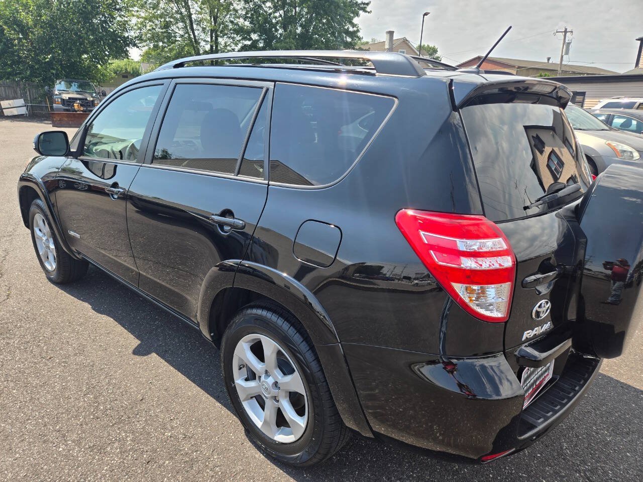 Used 2011 Toyota RAV4 Limited w/ Limited Extra Value Pkg AWD/4WD image 8