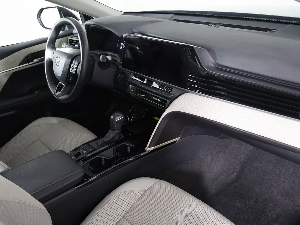 Used 2025 Toyota Camry XLE FWD image 25