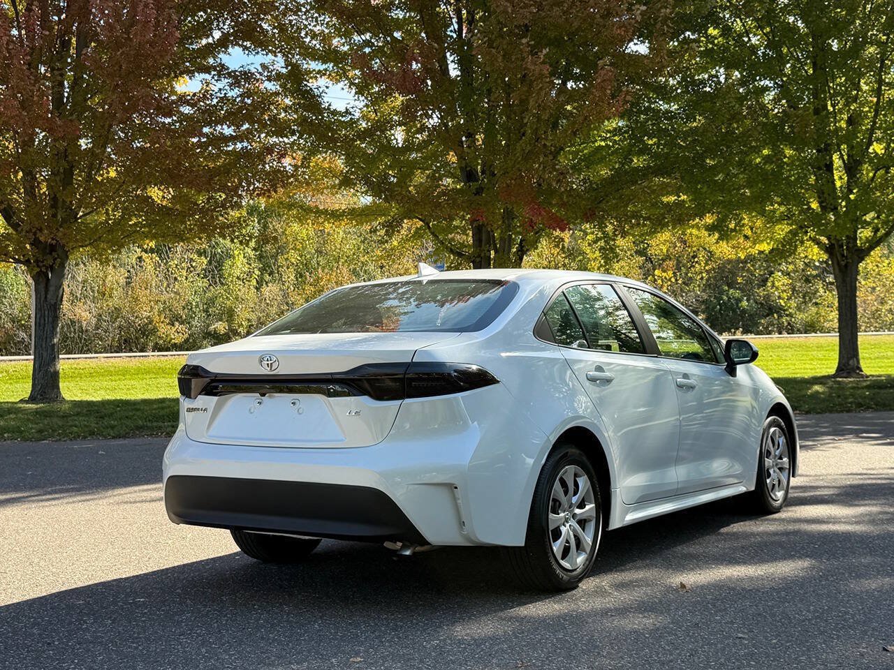 Used 2025 Toyota Corolla LE FWD image 5