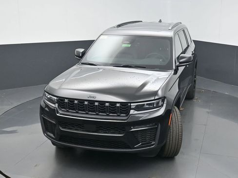 New 2026 Jeep Grand Cherokee L Limited w/ Limited Altitude Package AWD/4WD image 38