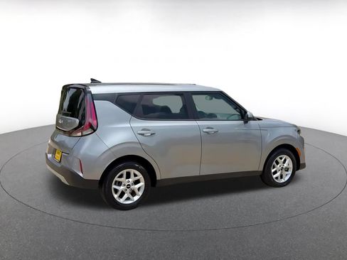 Used 2025 Kia Soul LX w/ LX Technology Package FWD image 13