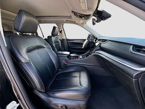 Used 2023 Jeep Grand Cherokee Limited image 36