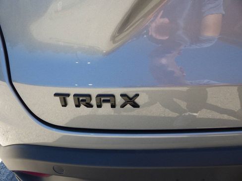 Used 2025 Chevrolet Trax RS w/ Driver Confidence Package FWD image 9