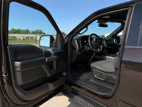 Used 2018 Ford F150 XLT w/ Equipment Group 302A Luxury AWD/4WD image 17