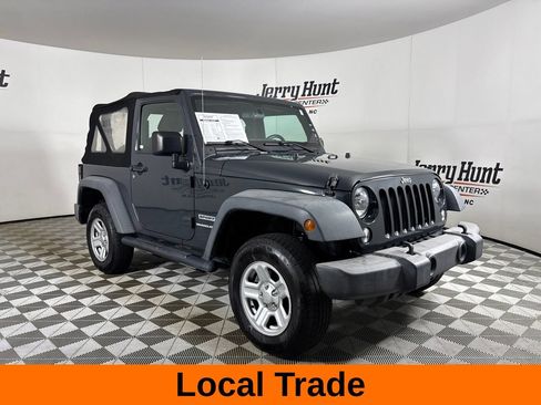 Used 2018 Jeep Wrangler Sport w/ Connectivity Group AWD/4WD image 4