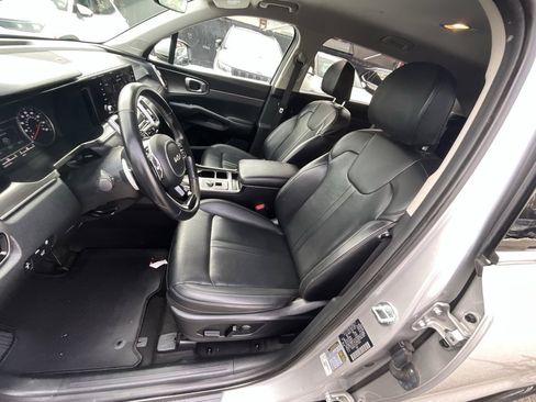 Used 2023 Kia Sorento EX image 10