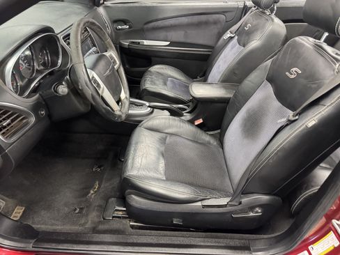 Used 2013 Chrysler 200 S FWD image 8