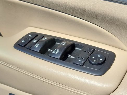 Used 2019 Jeep Grand Cherokee Limited AWD/4WD image 14