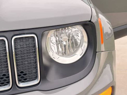 Used 2020 Jeep Renegade Latitude FWD image 24