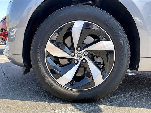 Used 2024 Jaguar F-PACE R-Dynamic S image 9