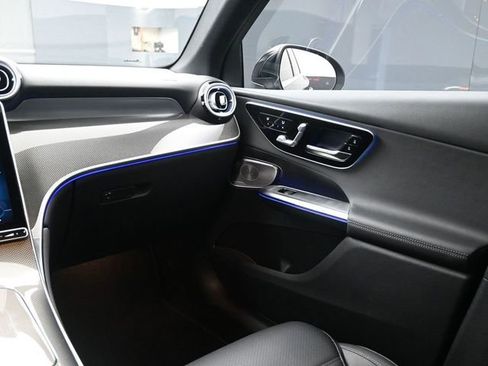 Used 2025 Mercedes-Benz GLC 300 image 22